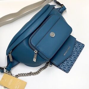 MICHAEL KORS
Maisie Large Pebbled Leather 2-in-1
Waistpack Fannypack Crossbody